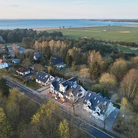 Freester Kapitaenshaeuser *